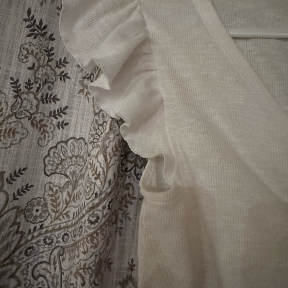GAP White Ribbed V-Neck Ruched Top with Ruffle Sleeves - Picture 4 of 6